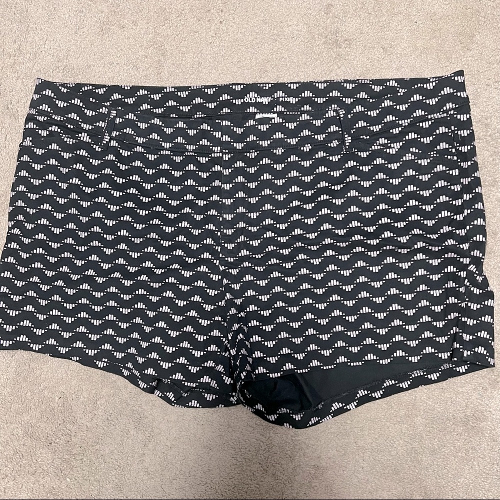 Old navy size 24 black pixie shorts